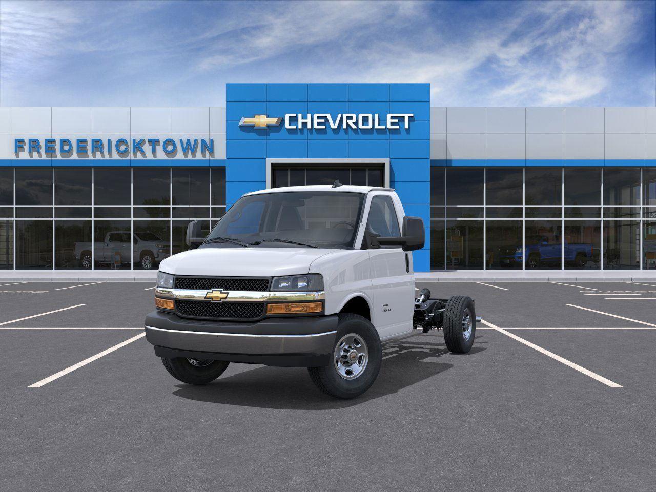 2025 Chevrolet Express Cutaway 3500 photo 3