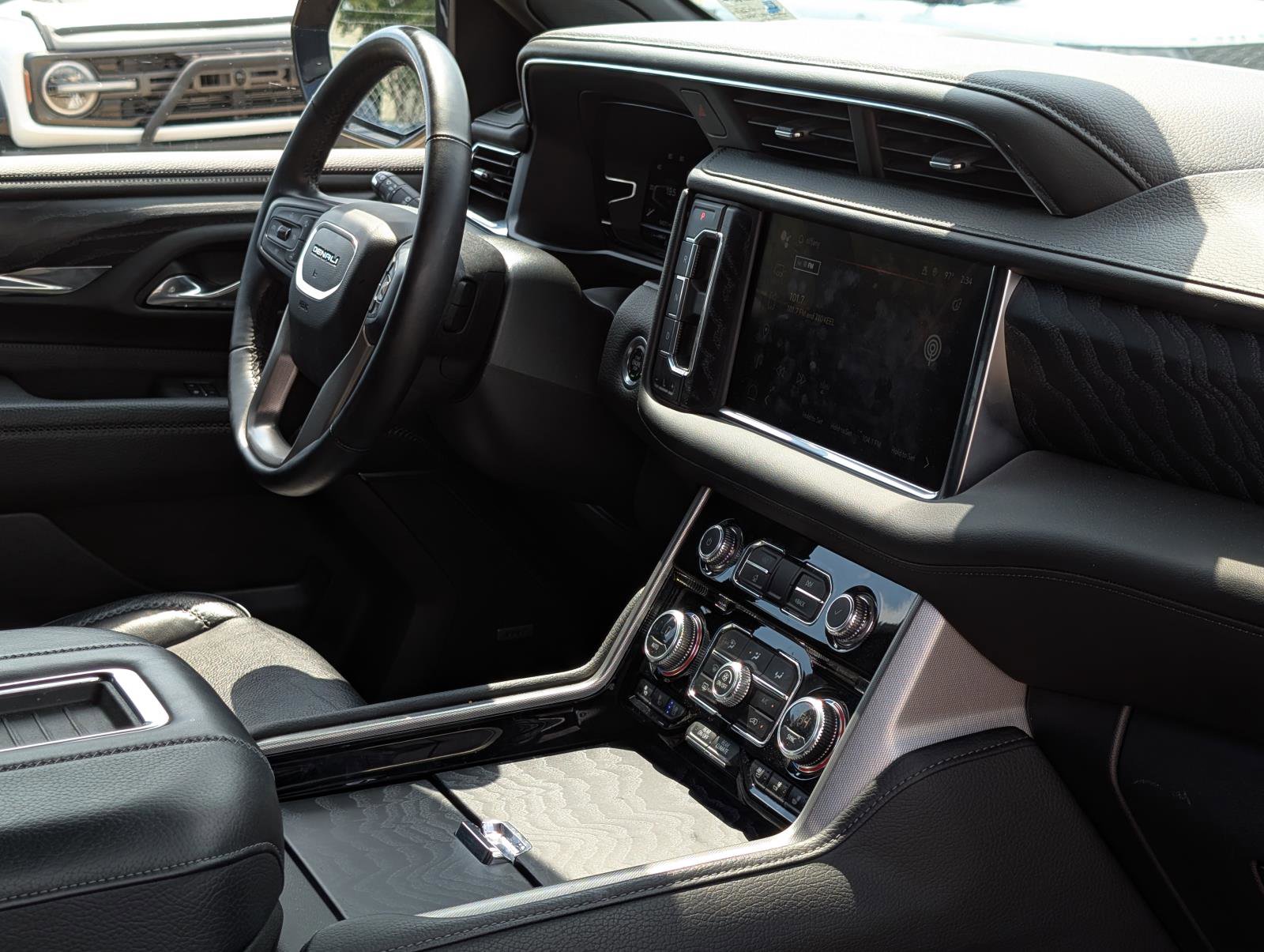 2023 Gmc Yukon Denali photo 4