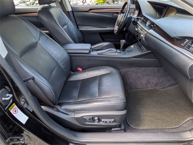 2014 Lexus ES 350 photo 28
