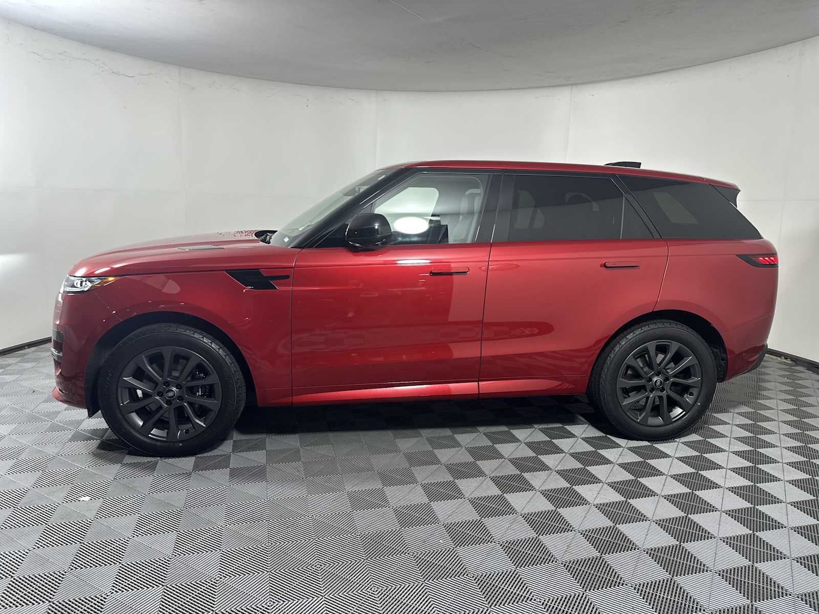 2024 Land Rover Range Rover Sport SE photo 3
