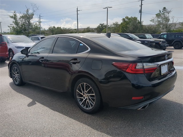 2016 Lexus ES 350 photo 4