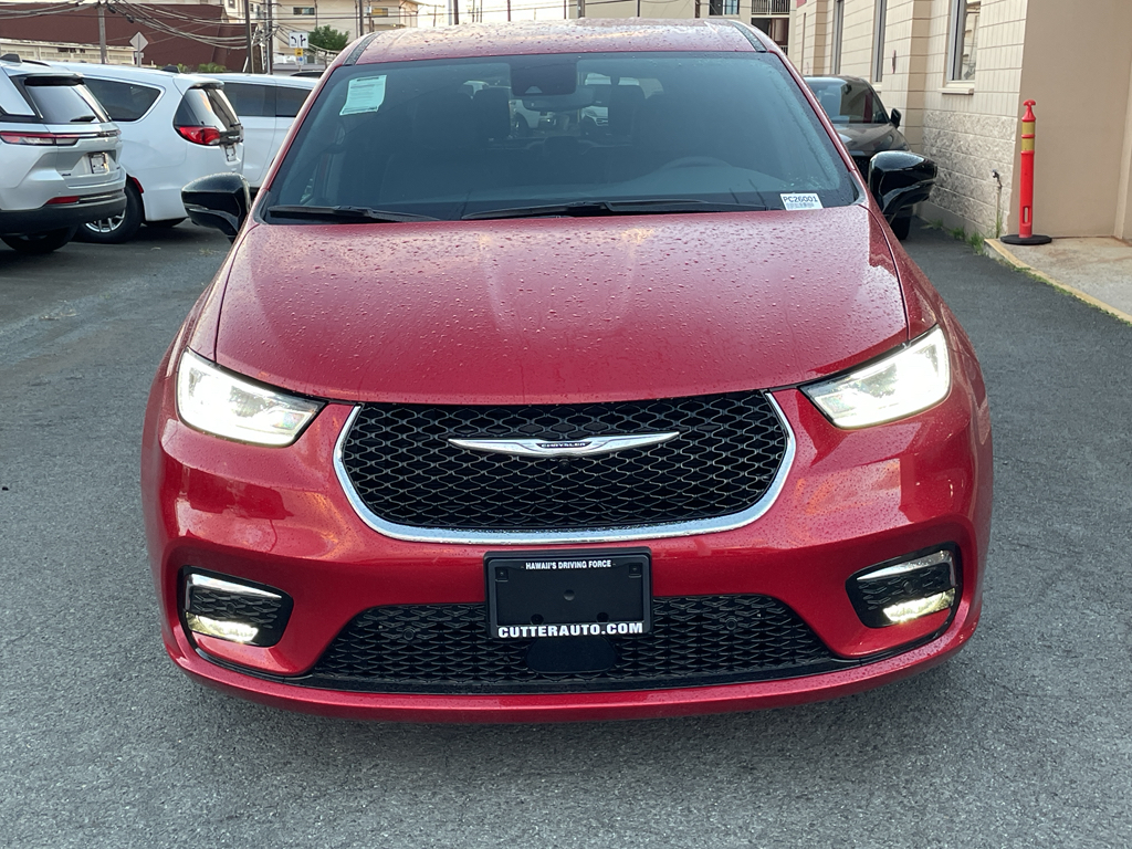 2026 Chrysler Pacifica Select's photo