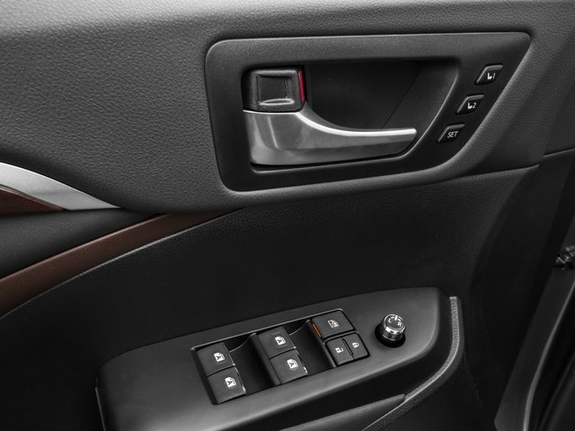 2016 Toyota Highlander Base Hybrid photo 17