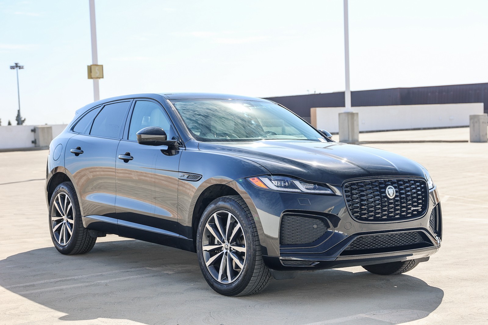 2024 Jaguar F-PACE P250 R-Dynamic S photo 3