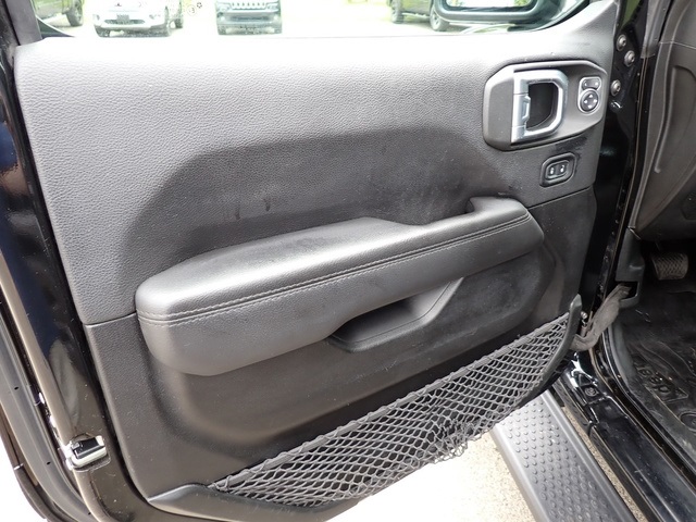 2021 Jeep Wrangler Unlimited Sahara Altitude photo 18