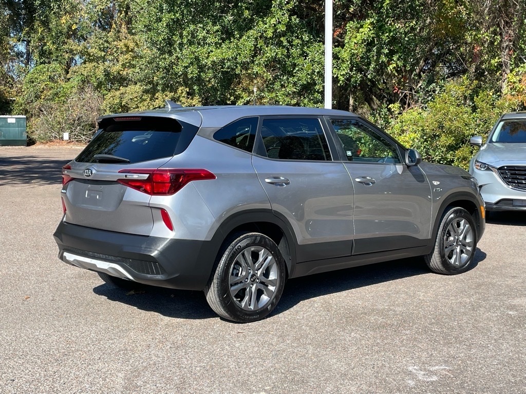 2021 Kia Seltos LX photo 3