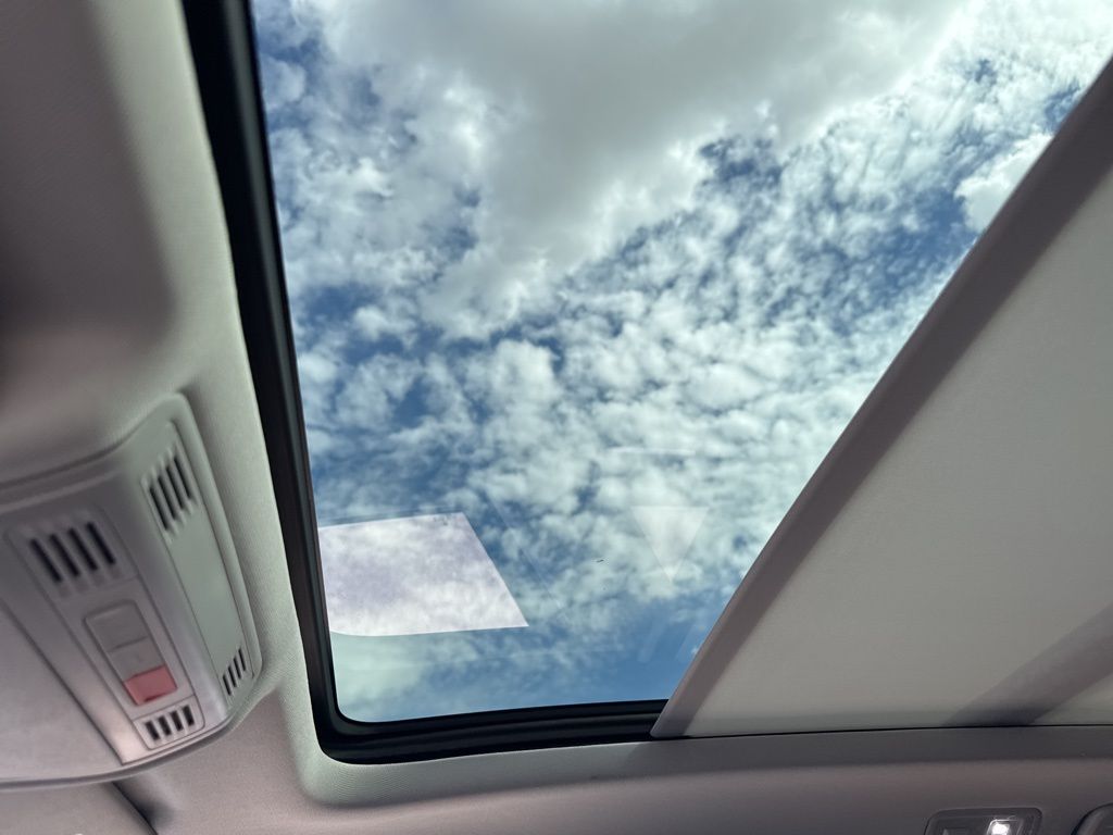 2025 Volkswagen Taos SE photo 29