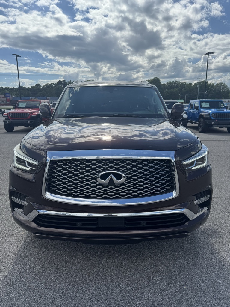 2019 Infiniti QX80 Luxe photo 3