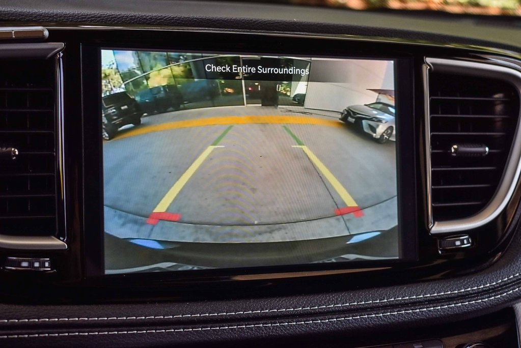 2023 Chrysler Pacifica Hybrid Touring L photo 21