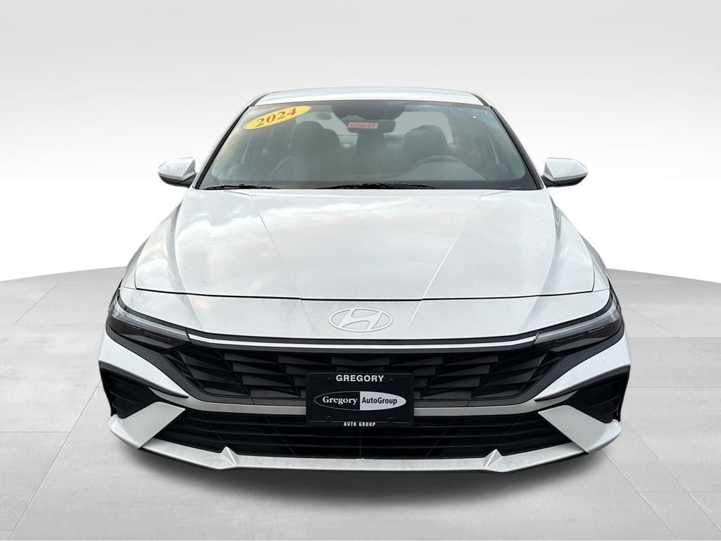 2024 Hyundai Elantra SE photo 2