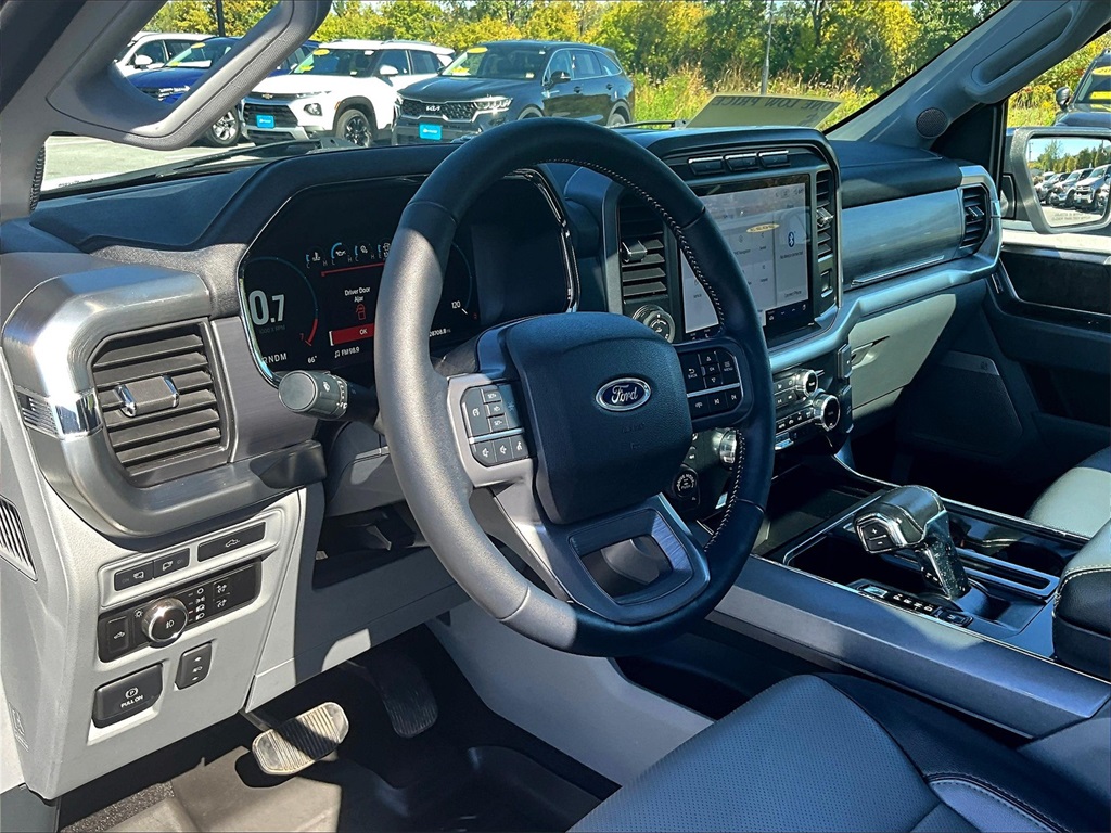 2023 Ford F-150 Lariat photo 8