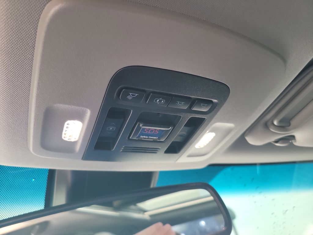 2019 Toyota Camry XSE photo 17