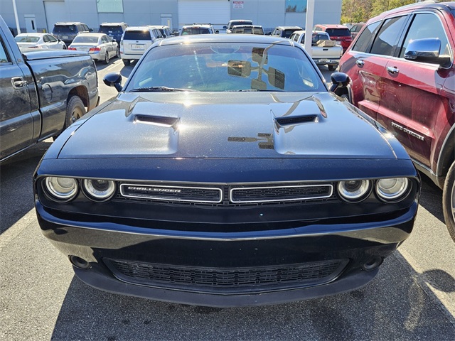 2020 Dodge Challenger SXT photo 2