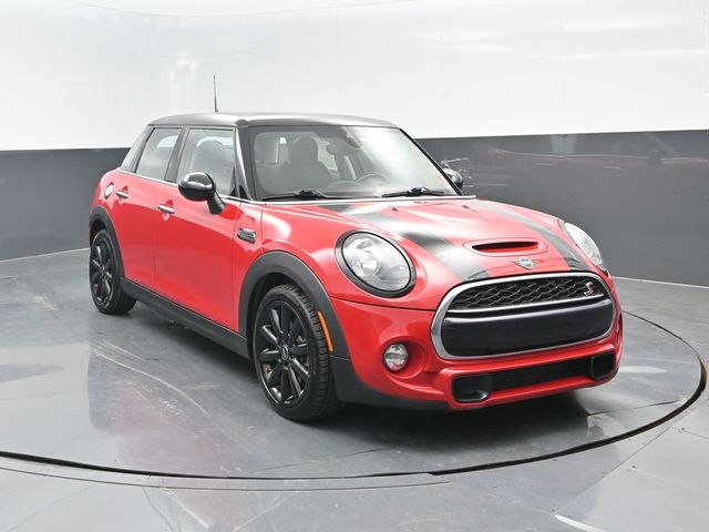 Used 2019 MINI Hardtop 4 Door S with VIN WMWXU3C5XK2H54560 for sale in White Hall, WV