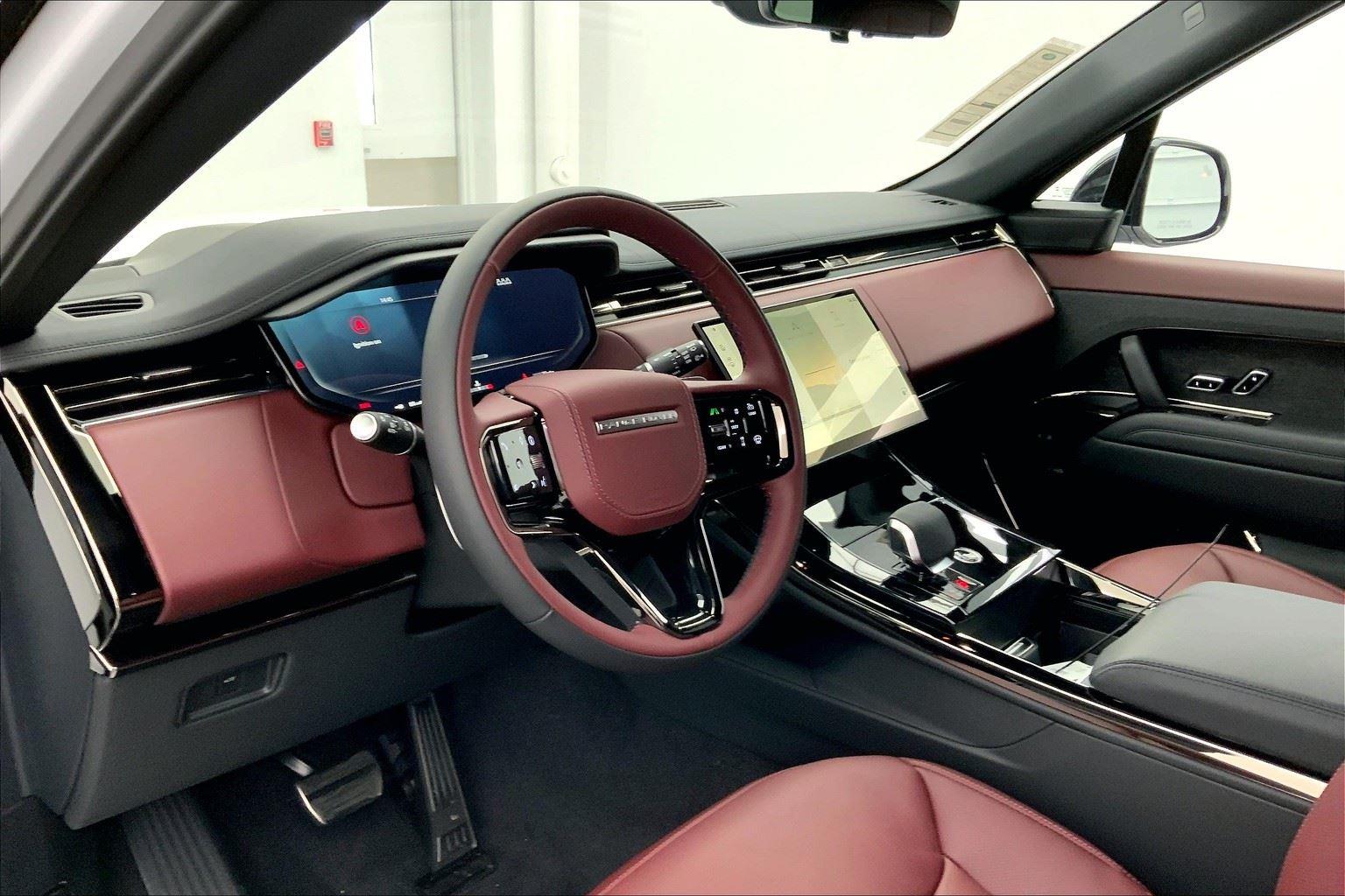 2025 Land Rover Range Rover Sport SE photo 3