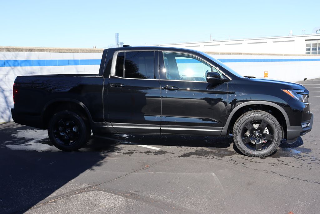 2025 Honda Ridgeline Black Edition photo 6
