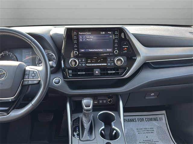 2020 Toyota Highlander LE photo 22