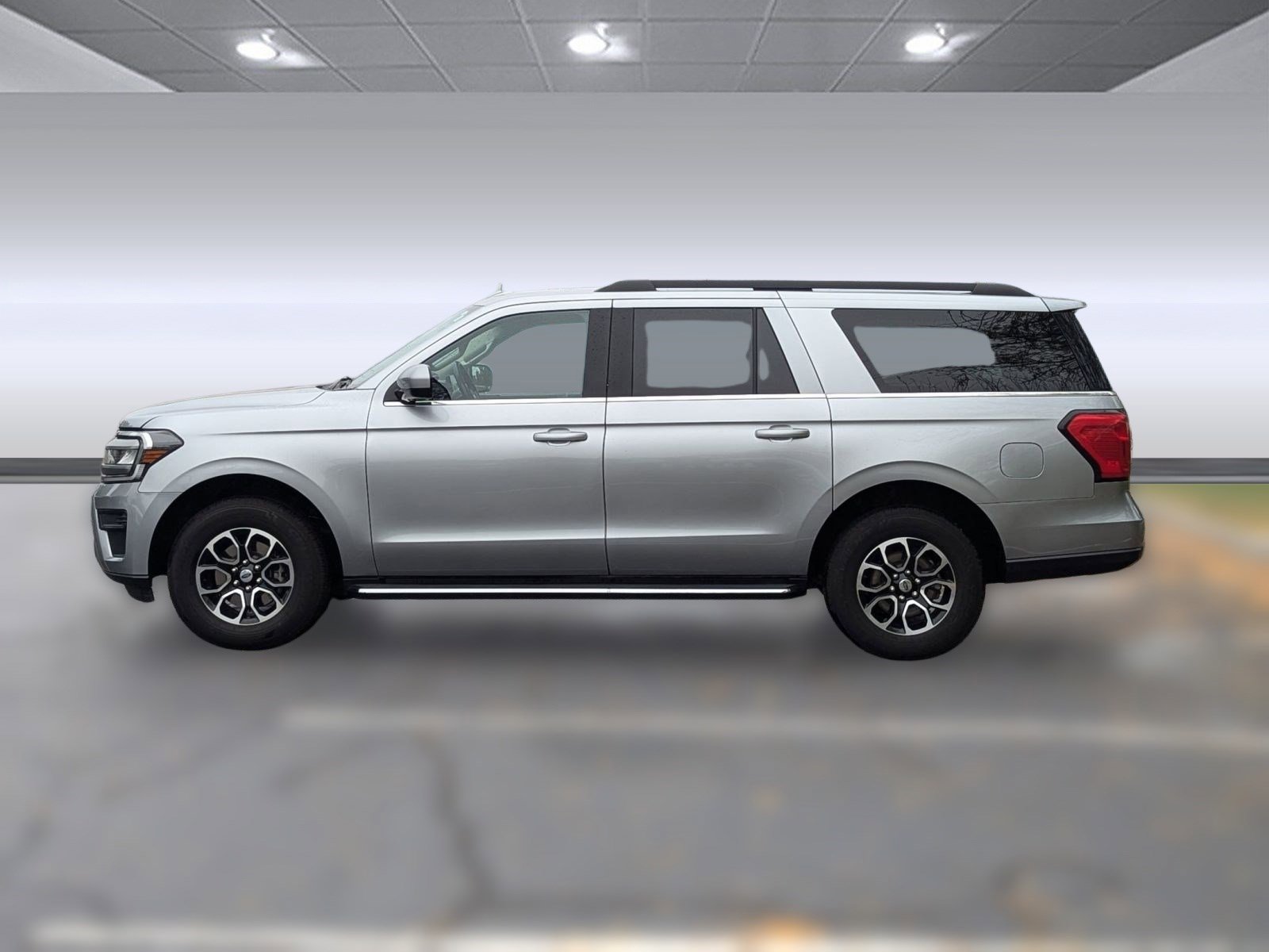 2023 Ford Expedition MAX XLT photo 2