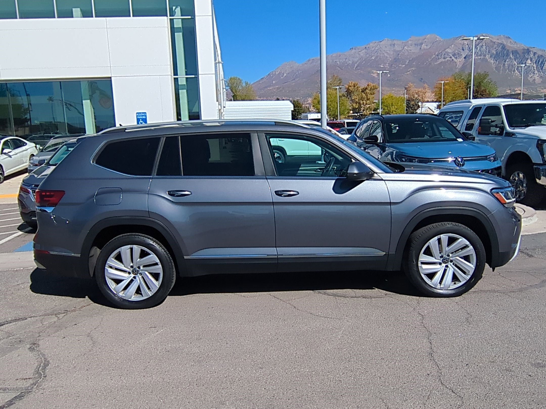 2021 Volkswagen Atlas V6 SEL photo 2