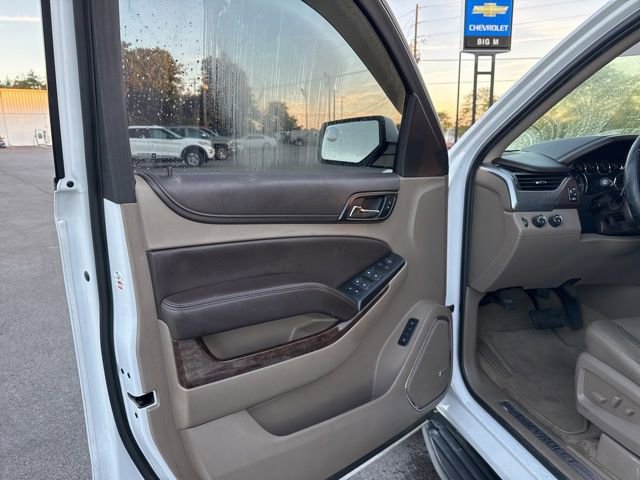 2018 Chevrolet Suburban LT photo 10