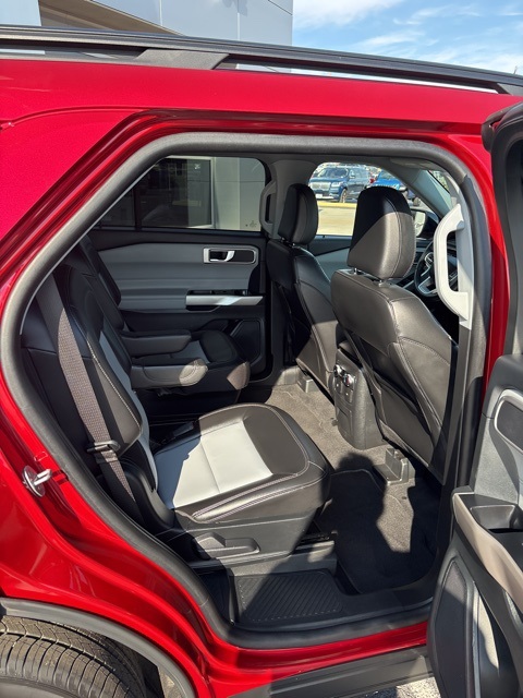 2023 Ford Explorer XLT photo 33