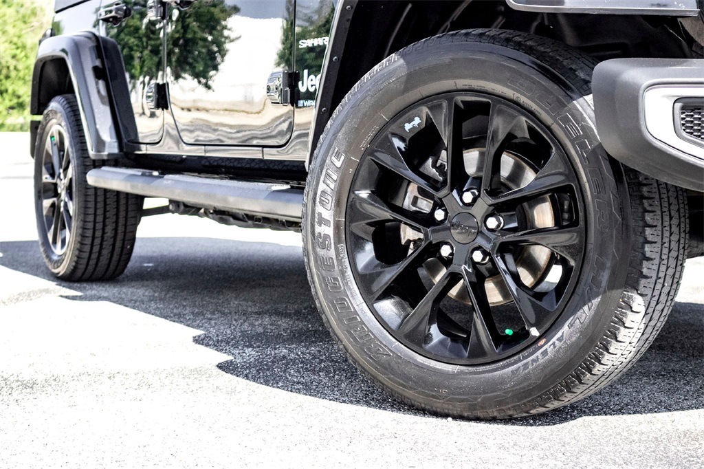 2023 Jeep Wrangler Sahara 4xe photo 2