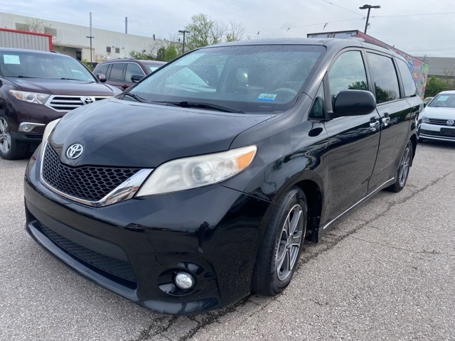 2014 Toyota Sienna SE photo 3