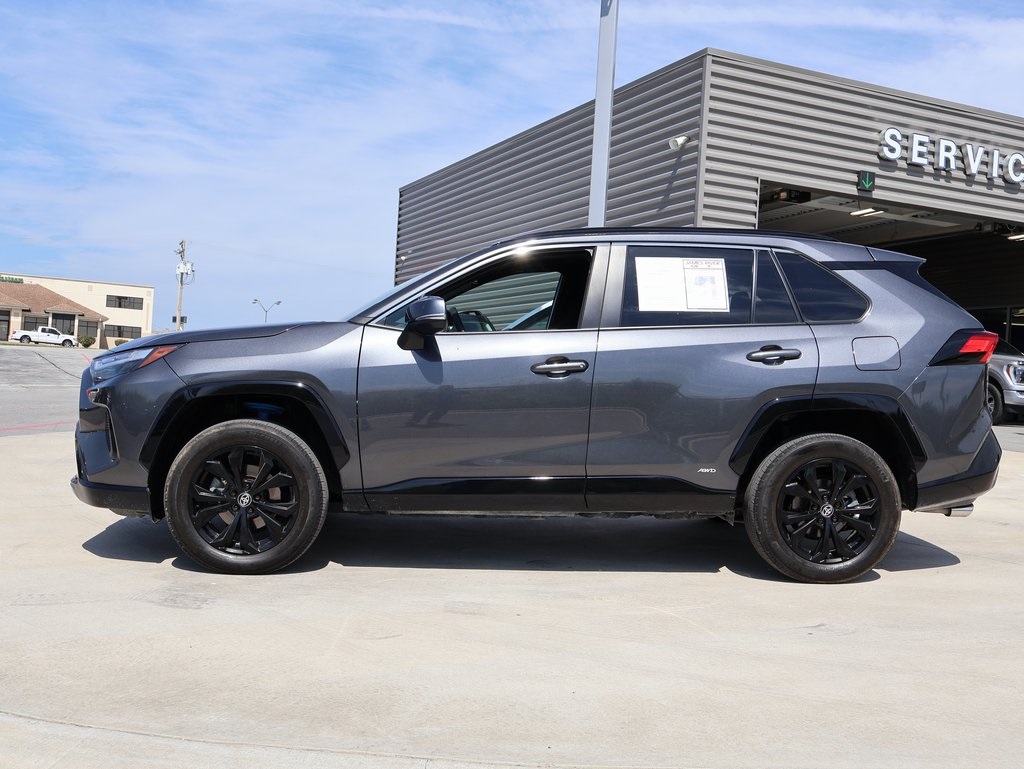 2024 Toyota RAV4 Hybrid SE photo 2