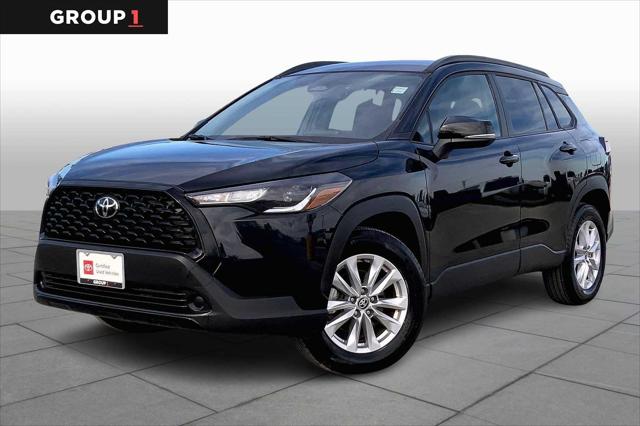 2025 Toyota Corolla Cross LE's photo
