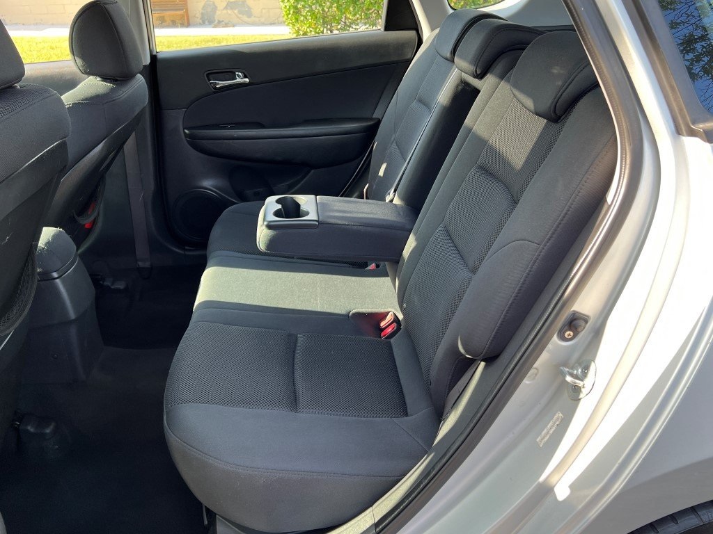 2010 Hyundai Elantra Touring SE photo 9
