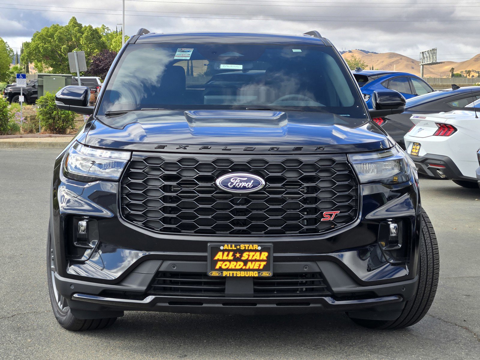 2025 Ford Explorer ST photo 2