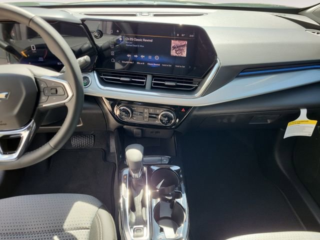 2025 Chevrolet Trax LT photo 13