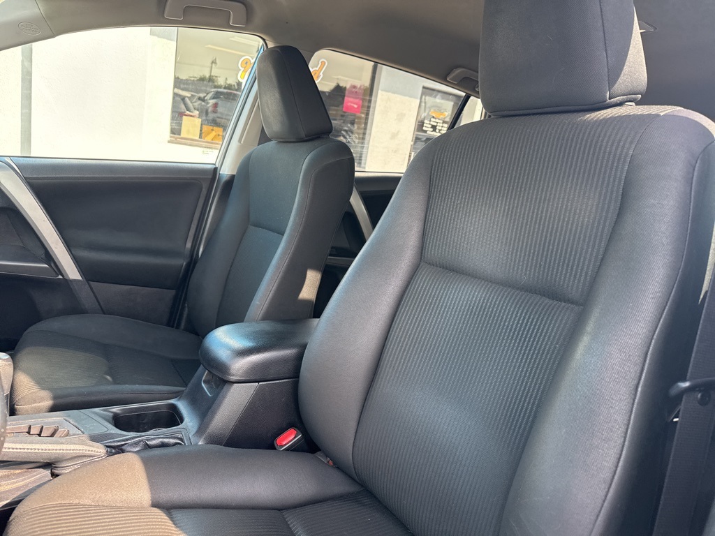 2017 Toyota RAV4 LE photo 27