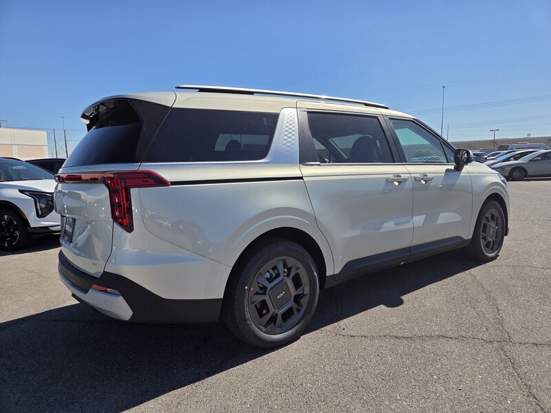2026 Kia Carnival EX photo 3