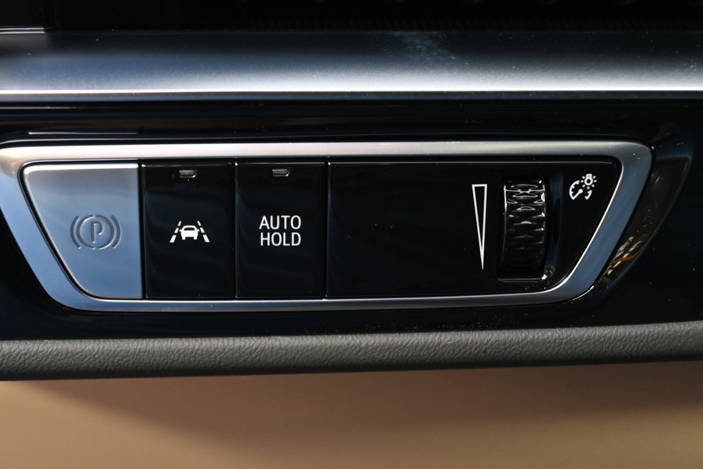 2025 Cadillac Lyriq Luxury photo 24
