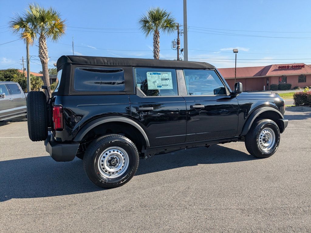 2025 Ford Bronco Base photo 4