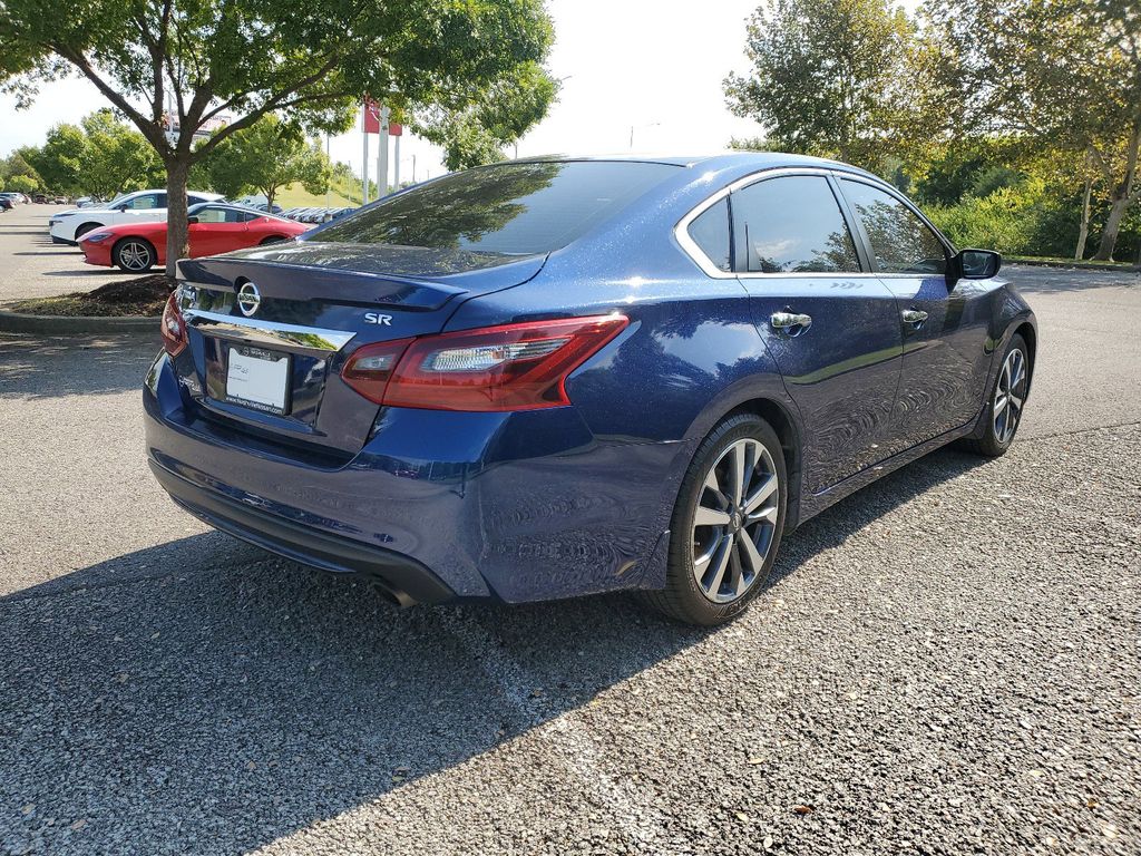 2017 Nissan Altima 2.5 SR photo 4