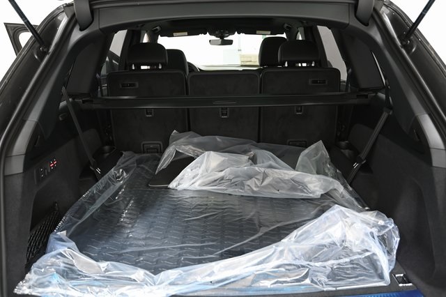 2025 Audi Q7 55 Premium Plus photo 14