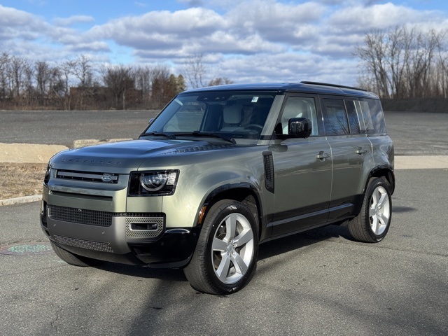 2025 Land Rover Defender X-Dynamic SE's photo