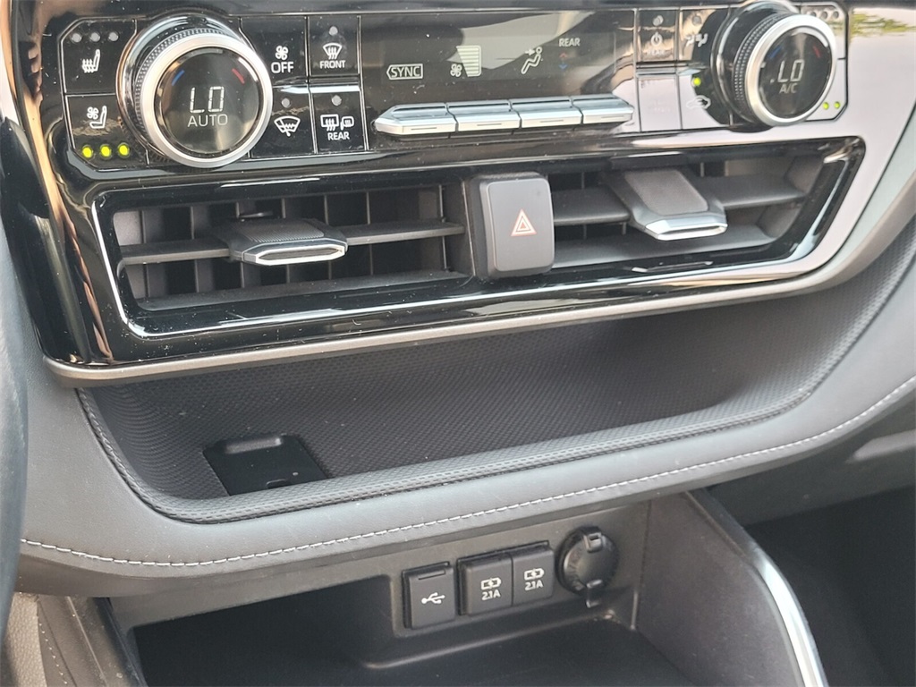 2020 Toyota Highlander Limited photo 19