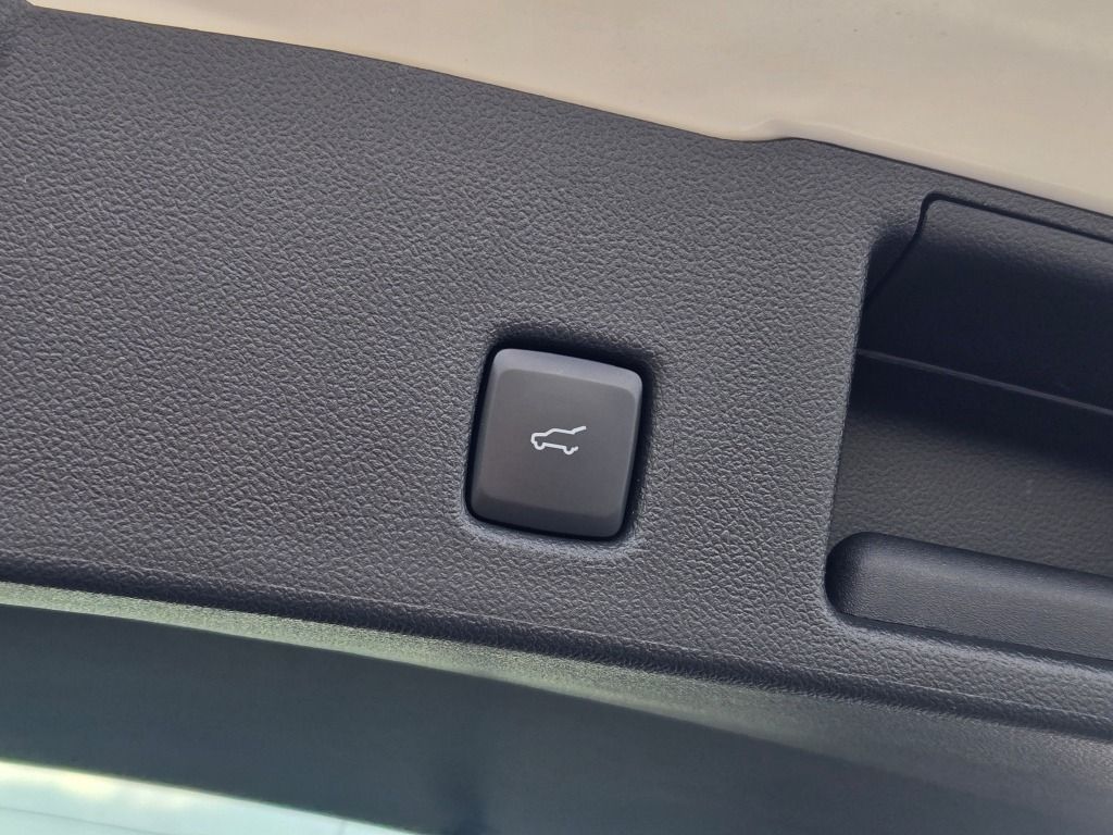 2024 Ford Escape Plug-In Hybrid Base photo 9