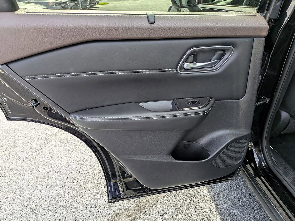2021 Nissan Rogue SV photo 29