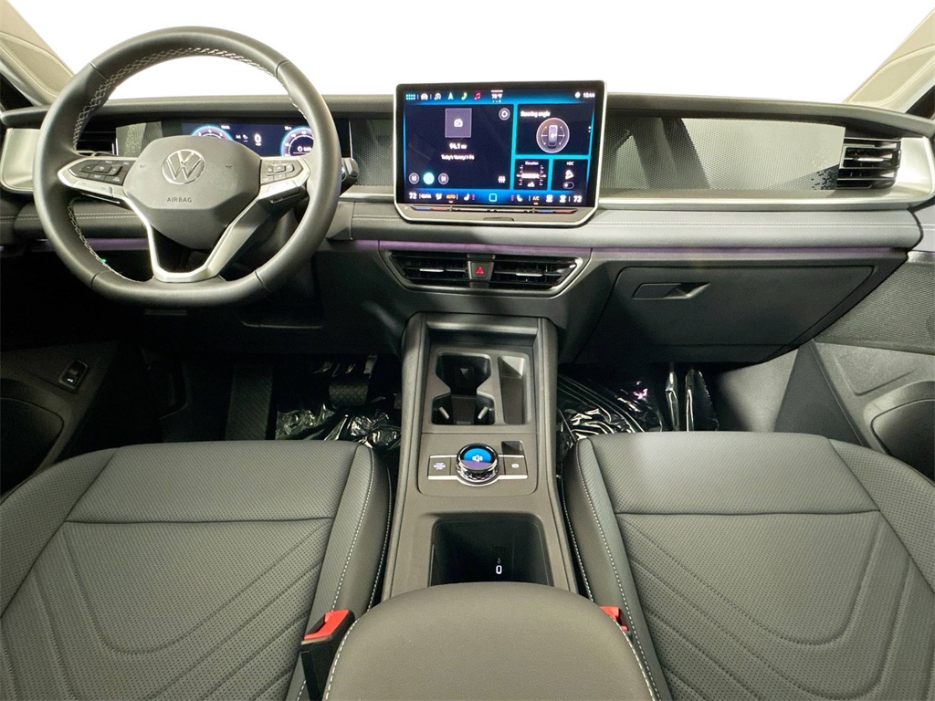 2025 Volkswagen Tiguan SE photo 14