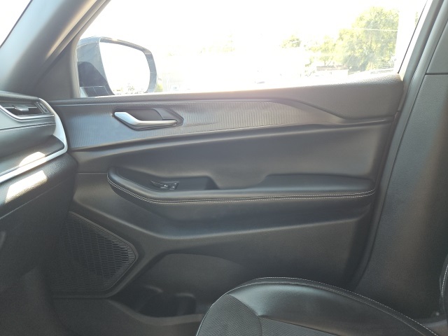 2023 Jeep Grand Cherokee Altitude photo 40