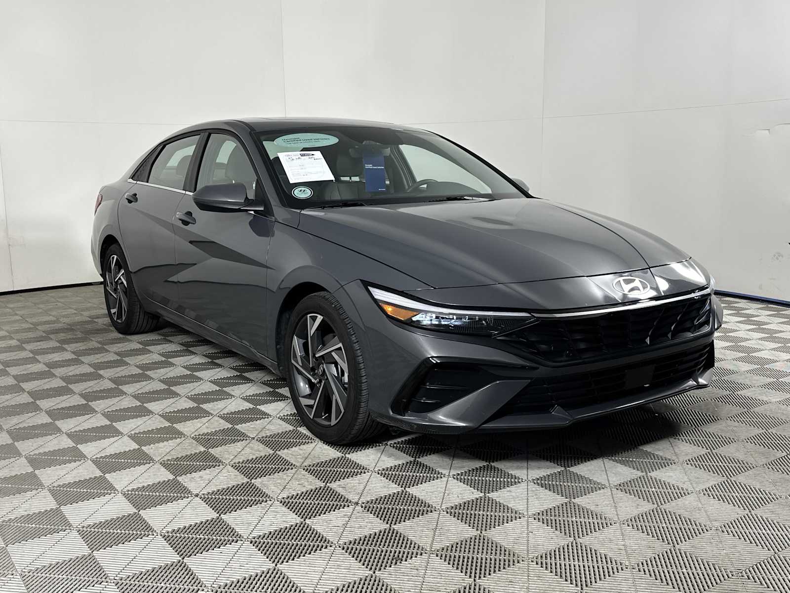 2024 Hyundai Elantra SEL's photo