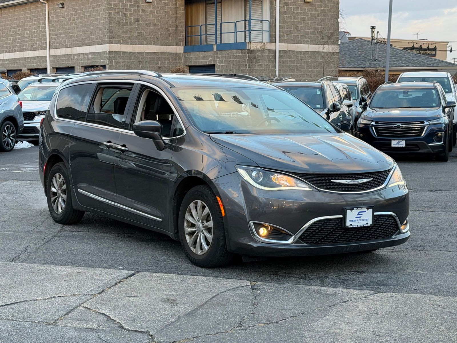 2019 Chrysler Pacifica Touring L's photo