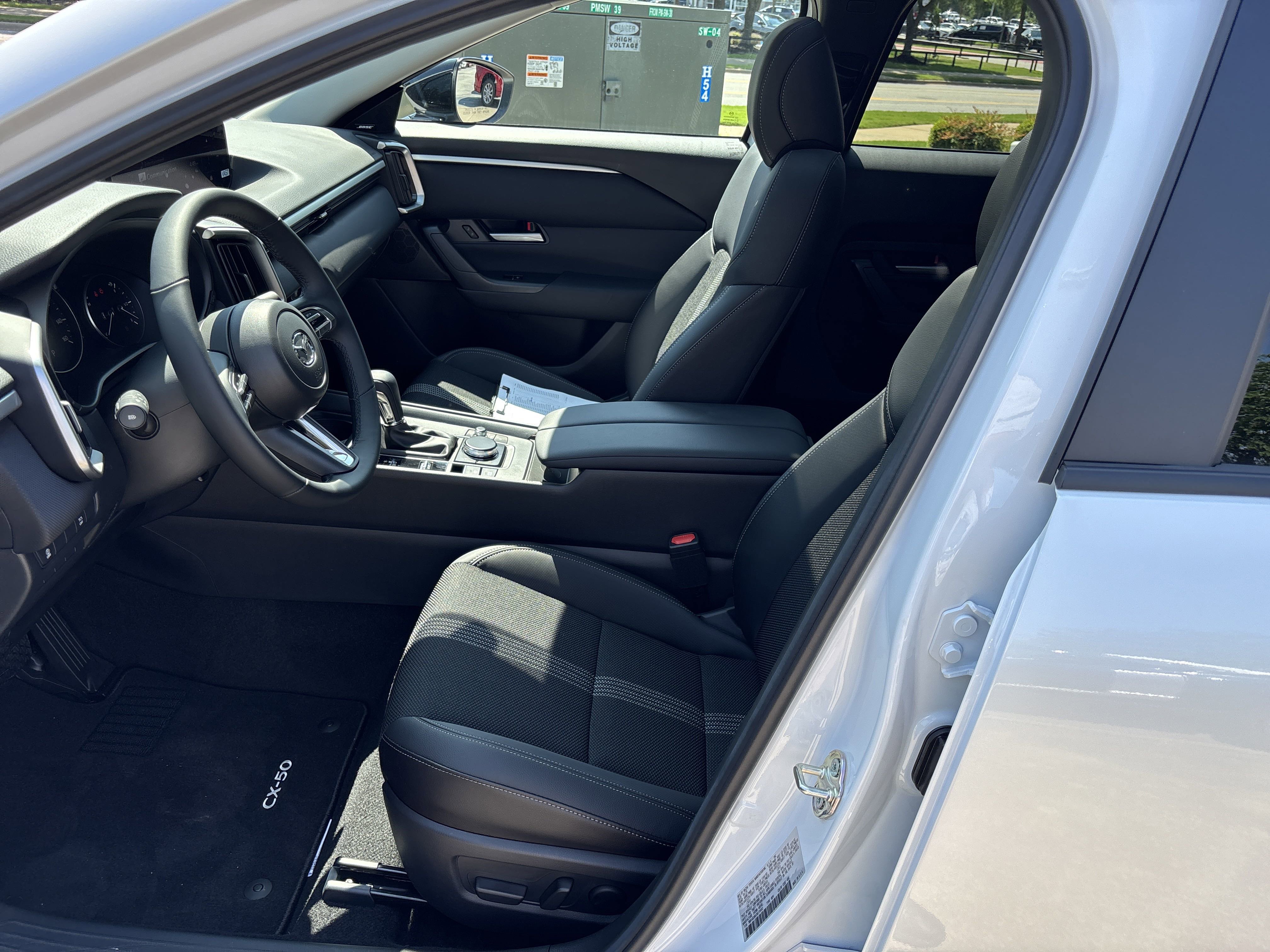 2025 Mazda CX-50 2.5 S Premium photo 4