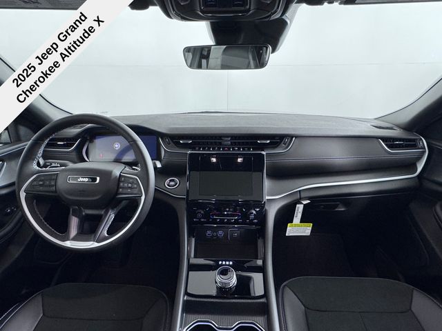 2025 Jeep Grand Cherokee Altitude photo 19