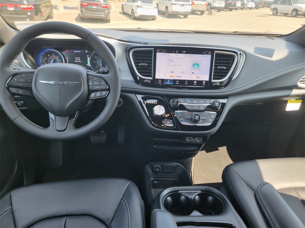 2024 Chrysler Pacifica Touring L photo 11