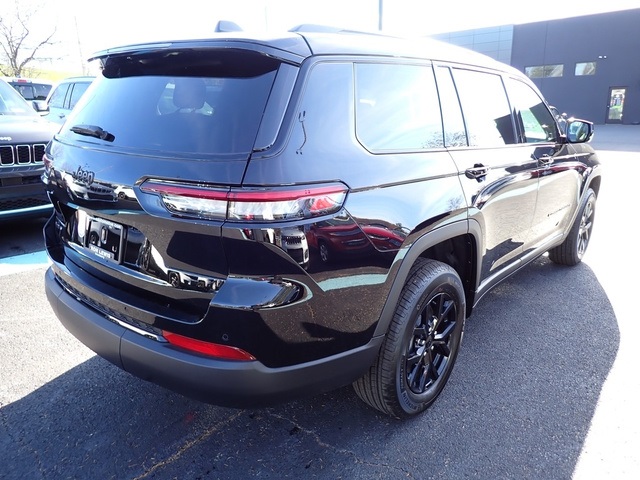 2025 Jeep Grand Cherokee Altitude photo 4